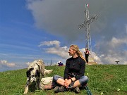 42 Alla croce del Linzone (1392 m) un momento di relax